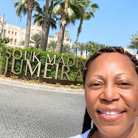 Meet your Posher, Stephanie - Picture 3 of 6